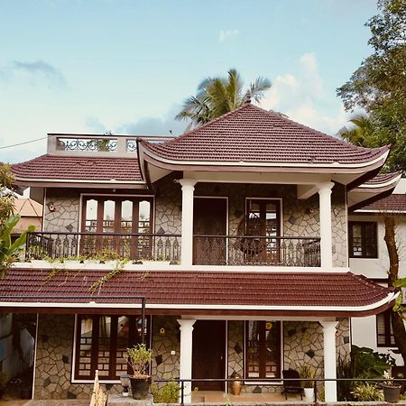 Daffodils Inn Alappuzha Exterior foto