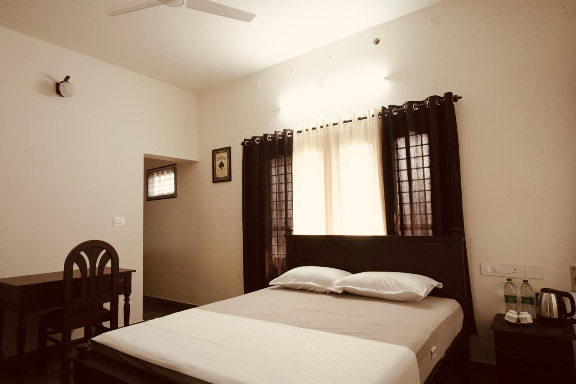 Daffodils Inn Alappuzha Exterior foto