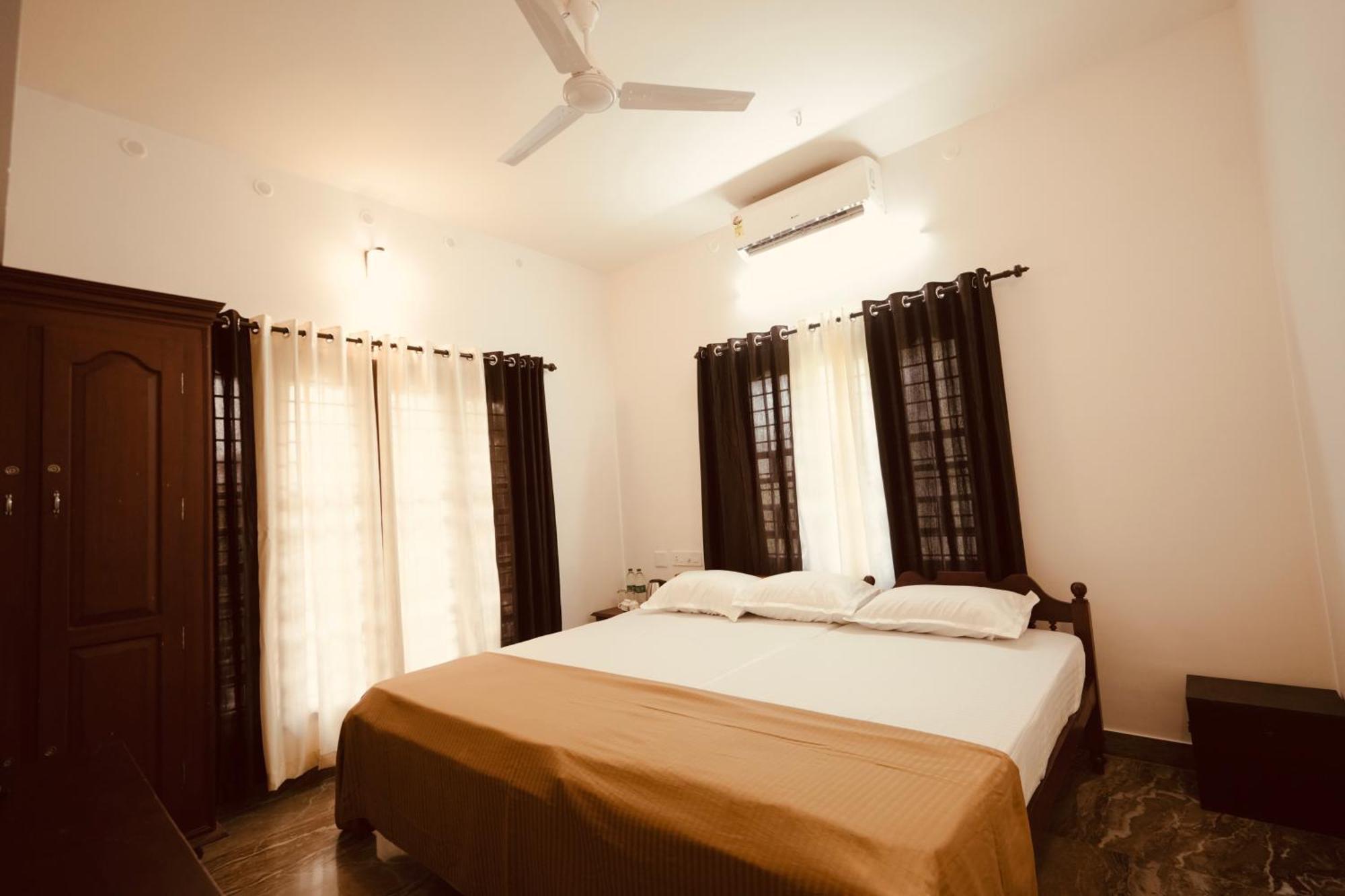 Daffodils Inn Alappuzha Exterior foto