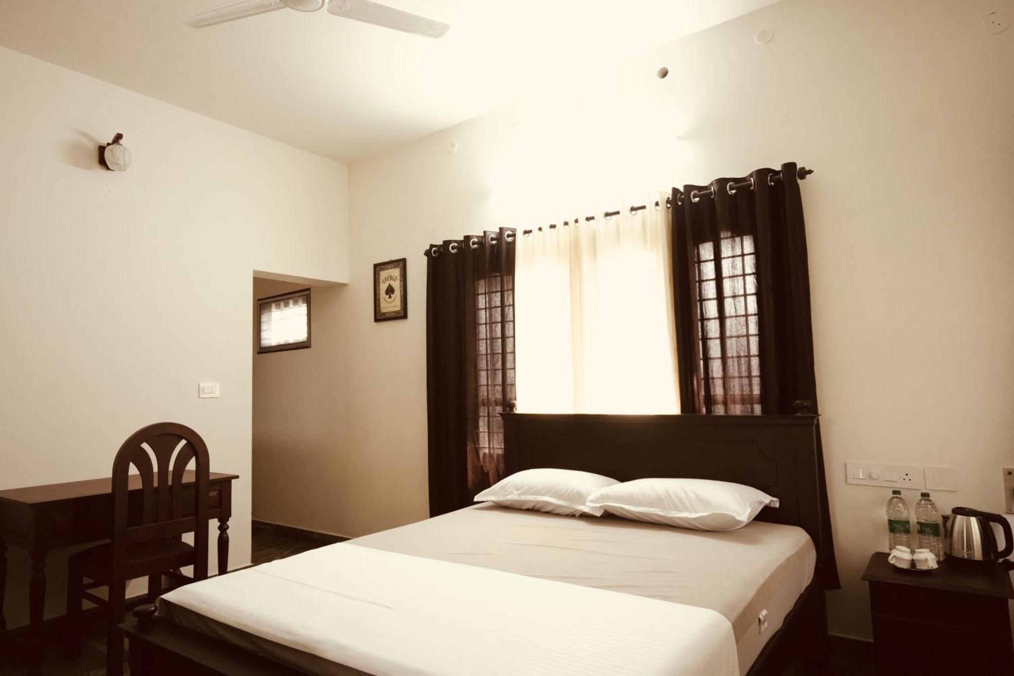 Daffodils Inn Alappuzha Exterior foto
